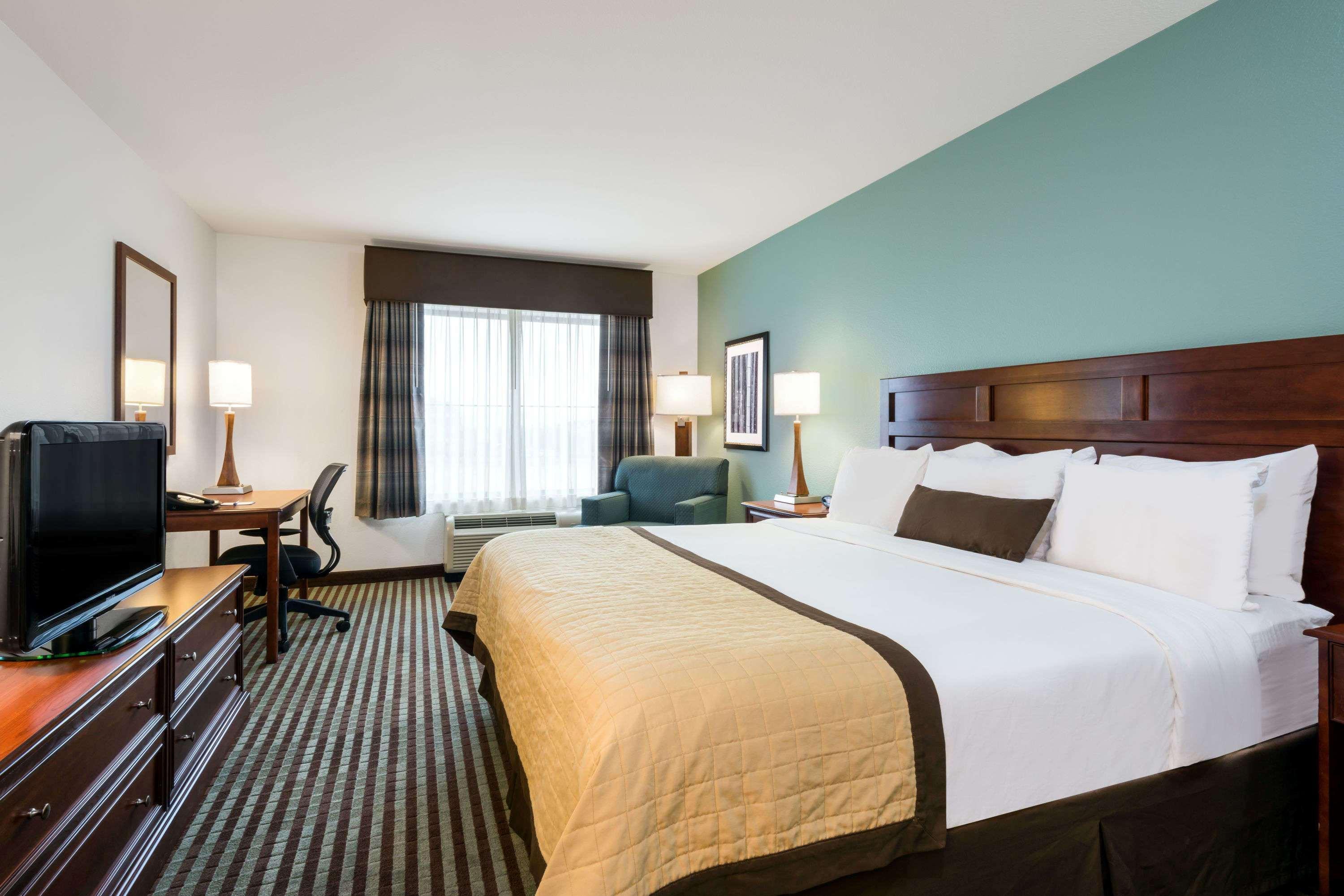 Baymont By Wyndham Denver International Airport מראה חיצוני תמונה